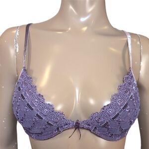 Triumph Purple Lace Bra Womens Size 38B Velvet Ribbon Scalloped Underwire Plunge